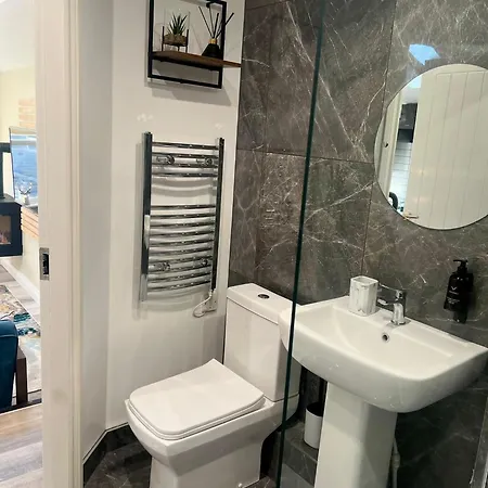 In Crosshills - North Yorkshire - Self Check In - *