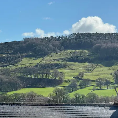 In Crosshills - North Yorkshire - Self Check In - * Kildwick