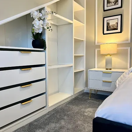 In Crosshills - North Yorkshire - Self Check In - Kildwick