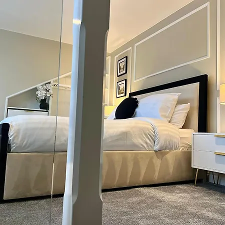 In Crosshills - North Yorkshire - Self Check In - *